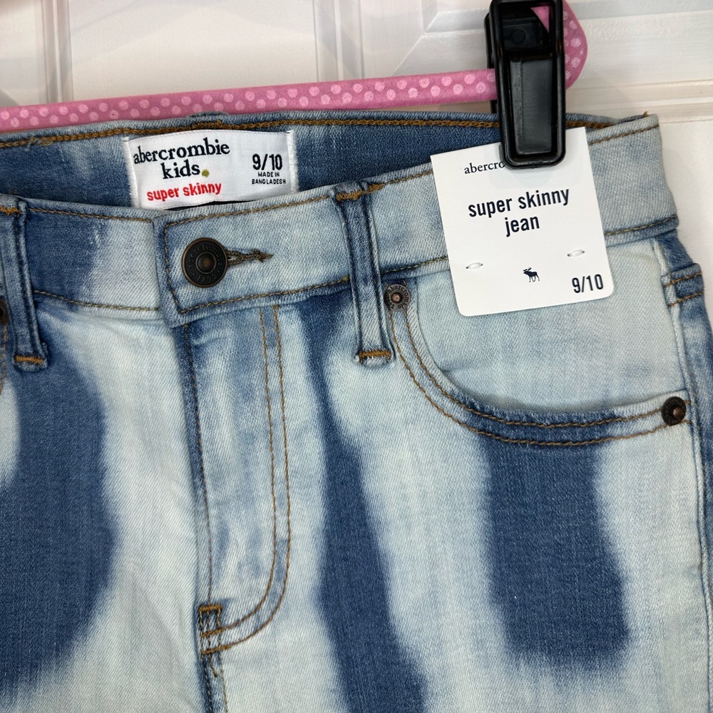 Abercrombie Kids Skinny Jeans Size 9/10 NWT - Picture 2 of 2